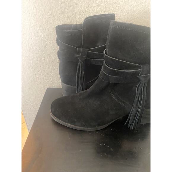 Koolaburra UGG Kenz Black Suede Tassel Block Heel Ankle Boots Size 8 - Picture 2 of 7